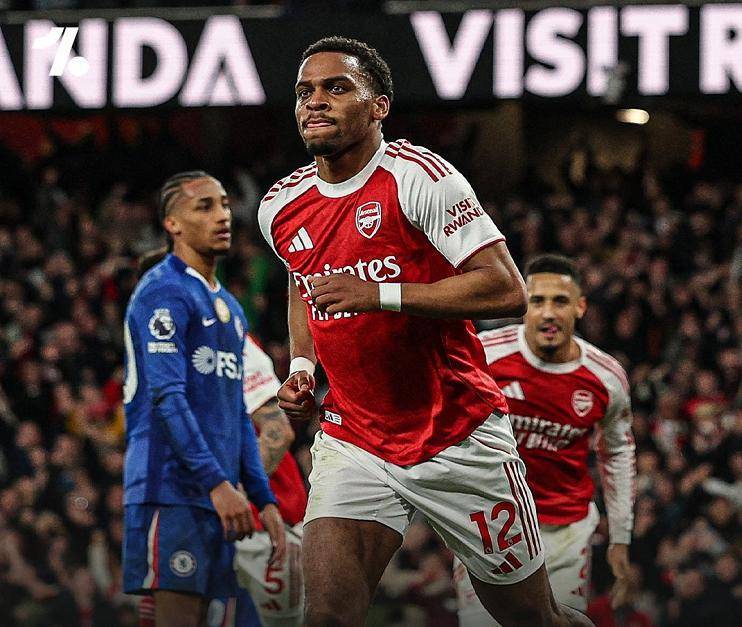 足坛一夜动态:AC米兰复仇升班马,曼联11轮不败,阿森纳2-1切尔西